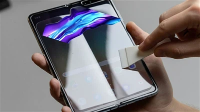 Perché i tradizionali proteggi schermo falliscono sui pieghevoli (e come abbi...